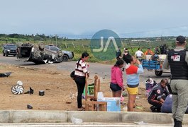 Viatura do Pelopes capota após colisão com reboque e duas pessoas ficam feridas na AL-115, em Arapiraca