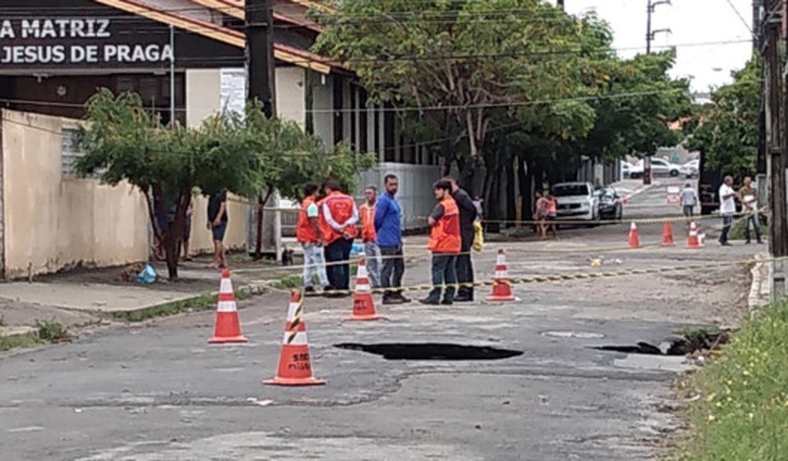 Defesa Civil monitora chuvas na capital para evitar danos nos bairros com risco de desabamento