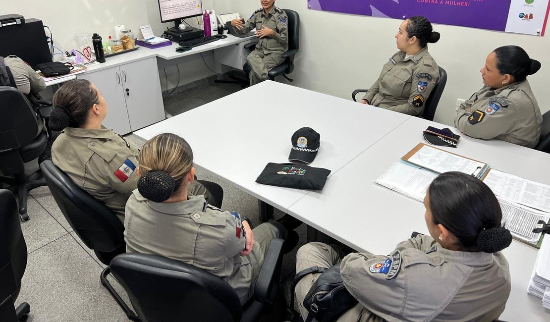 Copom do 3º Batalhão de Arapiraca recebe capacitação para atendimento de ocorrências de violência doméstica