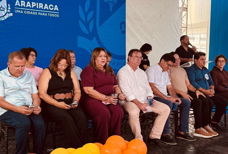 Prefeito Luciano Barbosa entrega Centro de Educação Infantil no bairro Planalto, em Arapiraca; assista