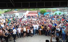 Feira Grande registra grande mobilização popular em adesivaço liderado pelo prefeito Dário Roberto