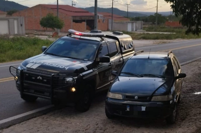 Polícia Civil recupera carro que havia sido roubado após sequestro em Água Branca
