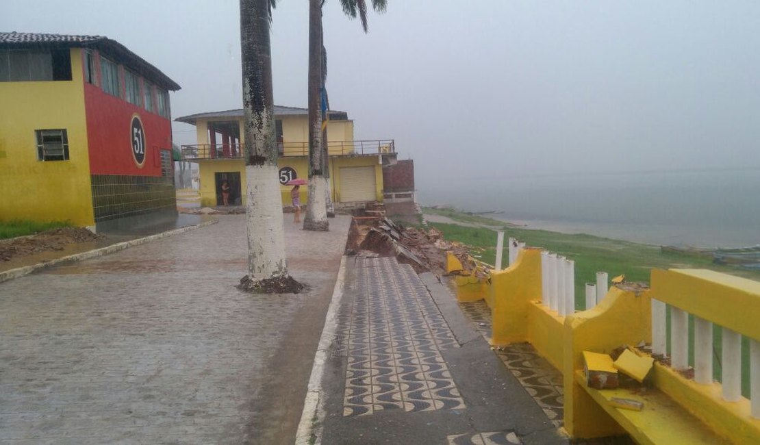 Chuva e ventania destroem cais em Porto Real do Colégio