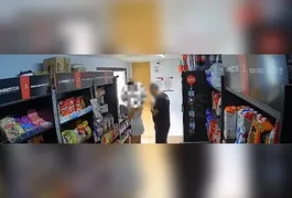 Homem é flagrado encostando pênis em adolescente dentro de mercadinho
