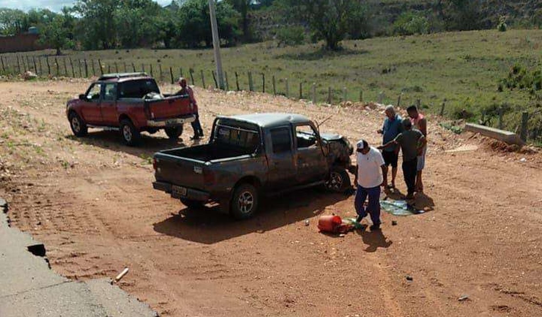 Dono de borracharia e esposa ficam feridos em capotamento na AL-115, em Palmeira