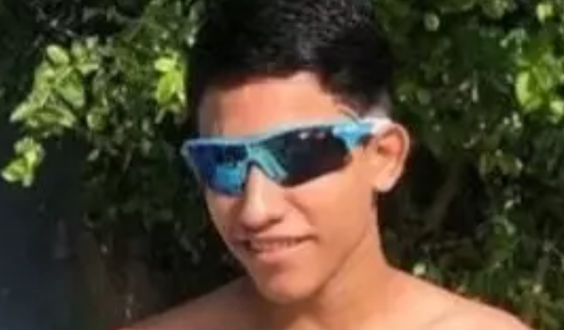 Adolescente morre baleado e outro fica ferido em ponto de tráfico de drogas, em Maceió