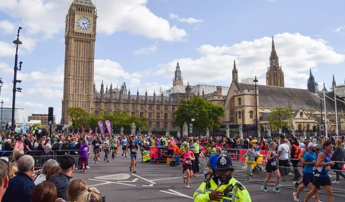 Homem de 36 anos morre depois de desmaiar na maratona de Londres