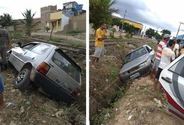 Motorista embriagado perde o controle e carro cai em córrego em Arapiraca