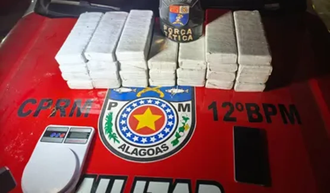 Homem é preso com quase 25 kg de maconha e diz que receberia R$ 500 para guardar droga, em Maceió