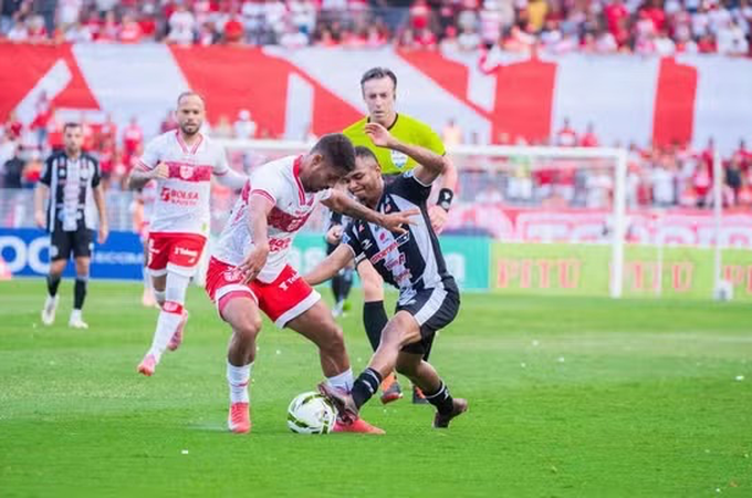 CRB vence ASA por 3 a 0 no Rei Pelé e larga na frente na final do Alagoano 2026