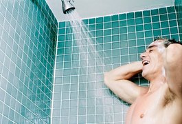 Higiene íntima masculina protege contra doenças e melhora vida na cama