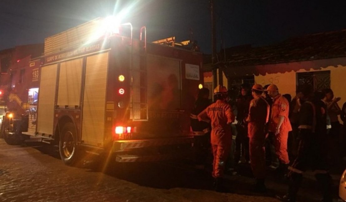 Após discussão com familiares, adolescente ateia fogo na própria residência, em Maceió