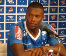 Julio Baptista recebe R$ 300 mil do Cruzeiro por jogo disputado