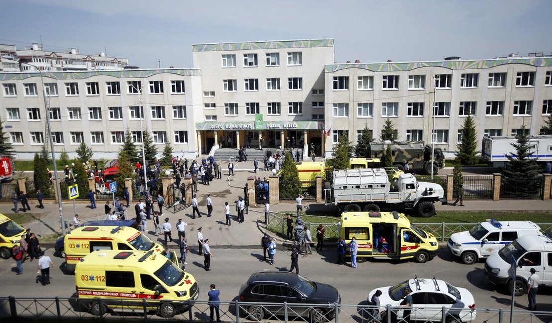 Ataque a tiros deixa alunos e professores mortos em escola da Rússia