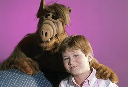Ex-astro mirim de 'Alf, O ETeimoso' é encontrado morto ao lado de seu cachorro