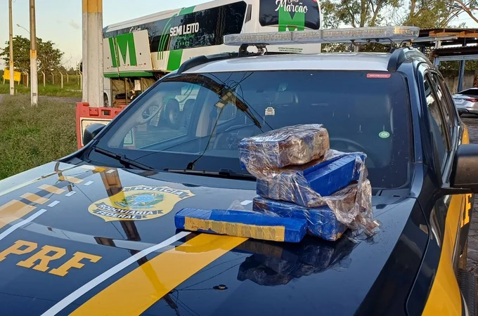 Passageiro de ônibus é preso após ser flagrado com 12kg de maconha em São Sebastião; material foi comprado no Paraná