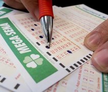 Mega-Sena acumula e deve pagar R$ 14 milhões na próxima quarta-feira
