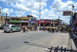 Centro de São Miguel dos Campos é fechado durante protesto de Mototaxistas