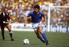 Morre o ex-atacante italiano Paolo Rossi, algoz do Brasil na Copa de 82, informa a 'Gazzetta dello Sport'