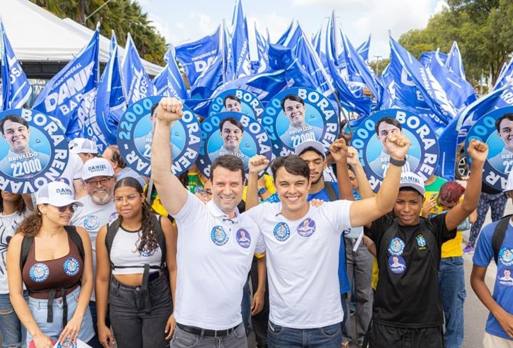 Daniel Barbosa reforça presença política em Maceió com adesivaço no Benedito Bentes