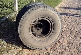 Mulher é atingida por pneu de caminhão e morre na AL-440, em Cajueiro