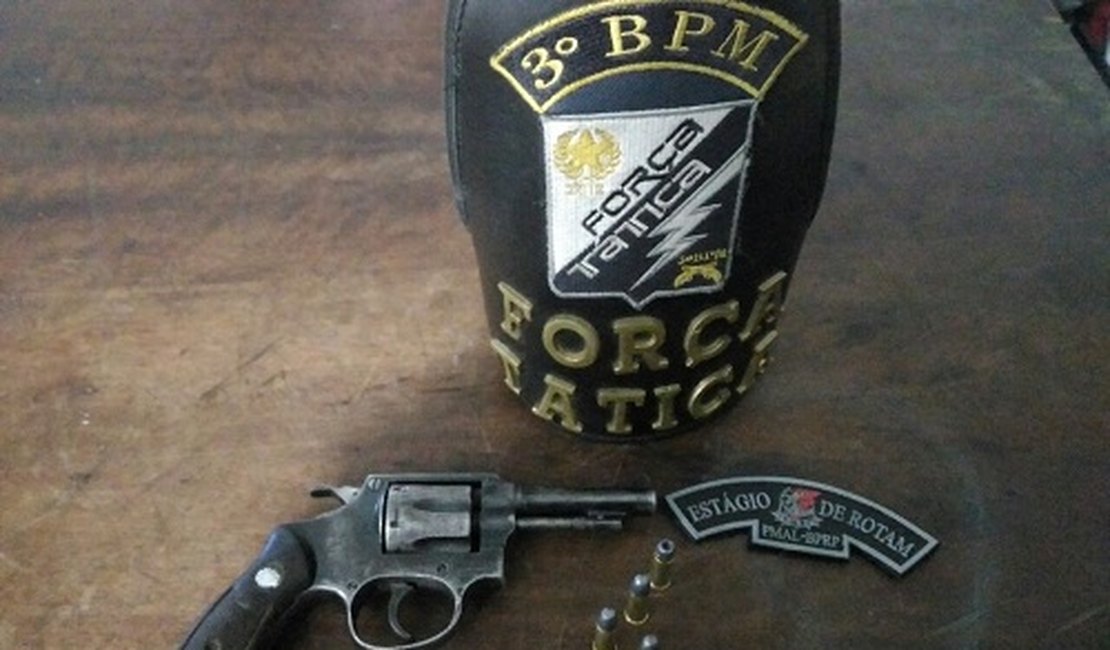 Força Tática prende suspeito às margens de rodovia com revólver e munições
