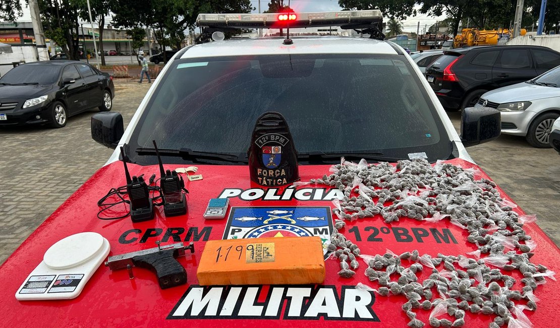 Força Tática do 12º BPM prende suspeito por tráfico de drogas em Maceió