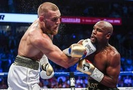 Mayweather não dá chance a McGregor, nocauteia e mantém cartel perfeito em superluta