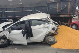 Acidente com 7 veículos deixa pessoa gravemente ferida e interdita rodovia em SC