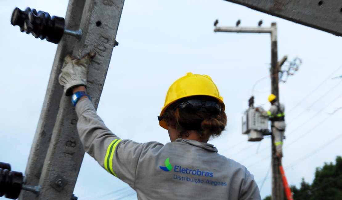 Manutenção da rede elétrica interrompe fornecimento de energia em AL; confira os locais