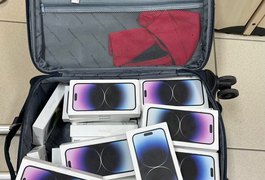 Ação da Polícia Federal prende três pessoas e apreende 112 iphones no aeroporto, em Alagoas