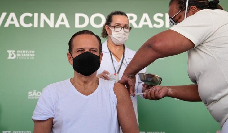 Com máscara e vacina, governador de São Paulo testa positivo para Covid-19
