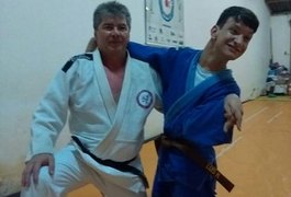 Faixa marrom no judô, arapiraquense com paralisia cerebral tem sonho de competir em paralimpíada