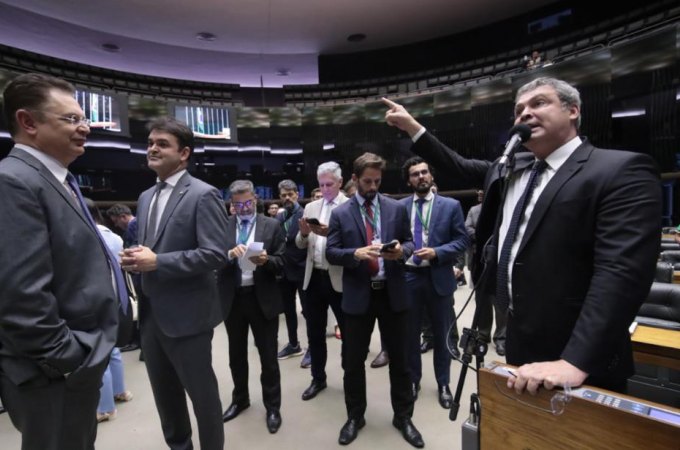 Bancada governista cogitou votar a favor do relatório de Derrite, mas Lula vetou