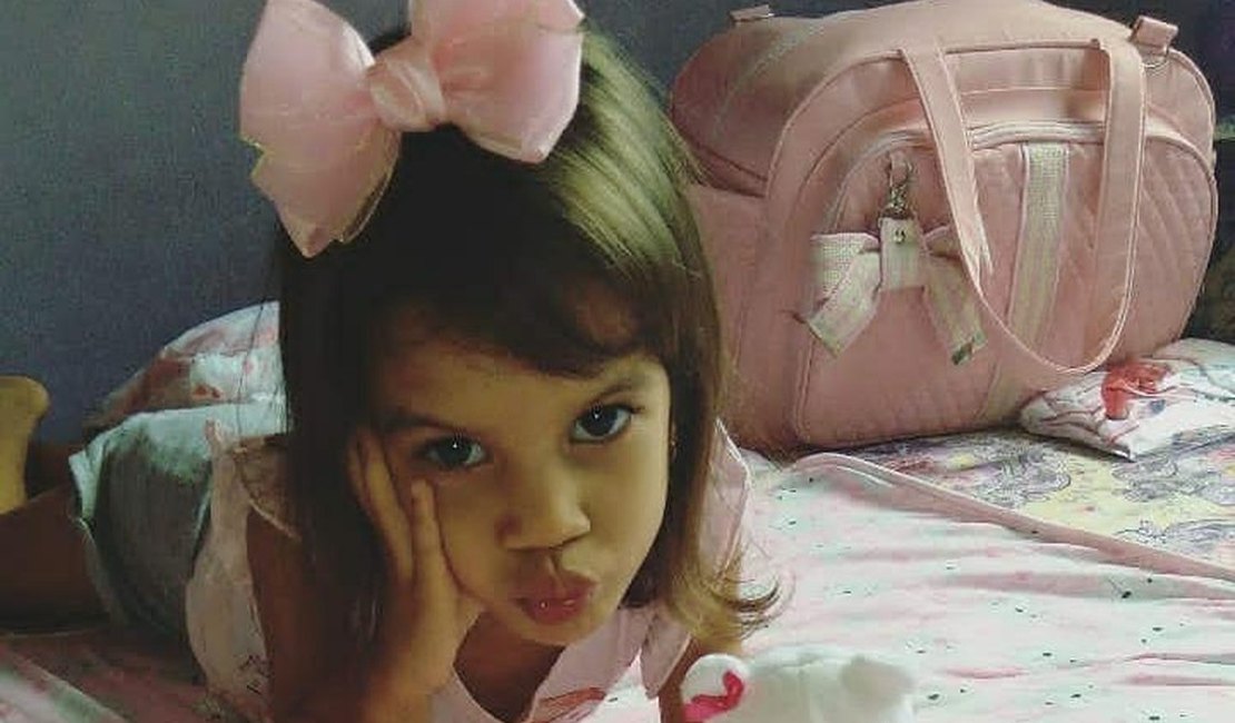 Pai e madrasta de menina espancada até a morte são absolvidos após julgamento, em Alagoas