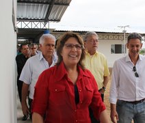 Célia entrega pauta de reivindicações ao governador
