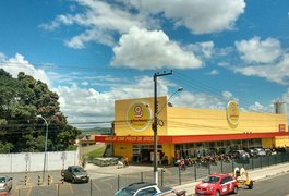 Criminoso leva automóvel de estacionamento de supermercado em Arapiraca