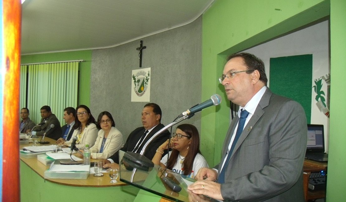 Luciano Barbosa apresenta para vereadores de Arapiraca o Programa Escola 10