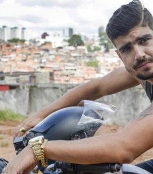 Caio Castro paga conta de namorada e de amigos em jantar após polêmica
