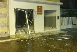 Bandidos explodem caixa eletrônico em posto do Bradesco em Traipu
