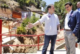 Renan Filho anuncia antecipação de pagamento de 13° salário