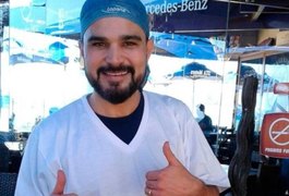 Luciano, da dupla com Zezé, apronta surpresa para a família em bar de Maceió