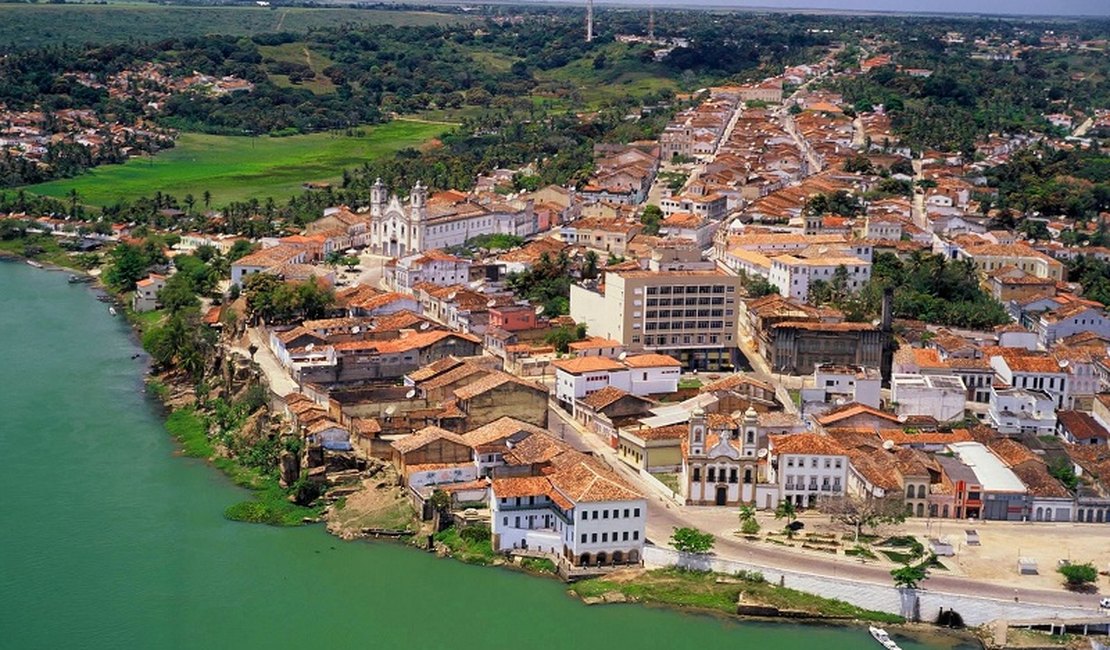 Homem morre carbonizado em incêndio a residência em Penedo, AL