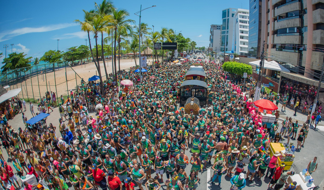 Jaraguá Folia e Banho de Mar à Fantasia agitam o fim de semana de Maceió com o apoio do Governo de Alagoas