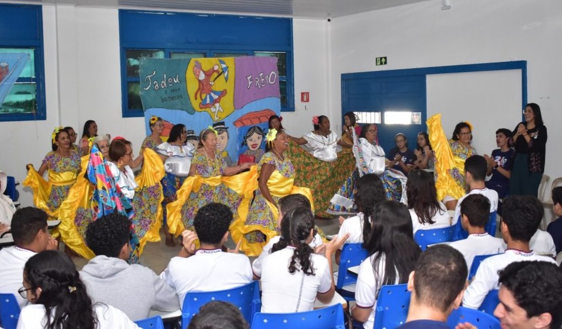 Programa Cultura Presente ensina e estimula interesse de estudantes de Penedo em folclore e arte