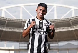Botafogo anuncia a contratação de Thiago Almada