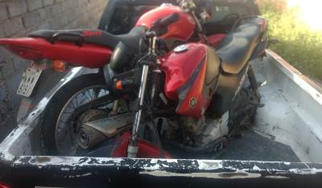 PM recupera duas motocicletas roubadas e apreende droga em Penedo