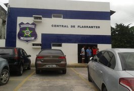 Dois jovens são presos por tráfico de drogas na capital alagoana