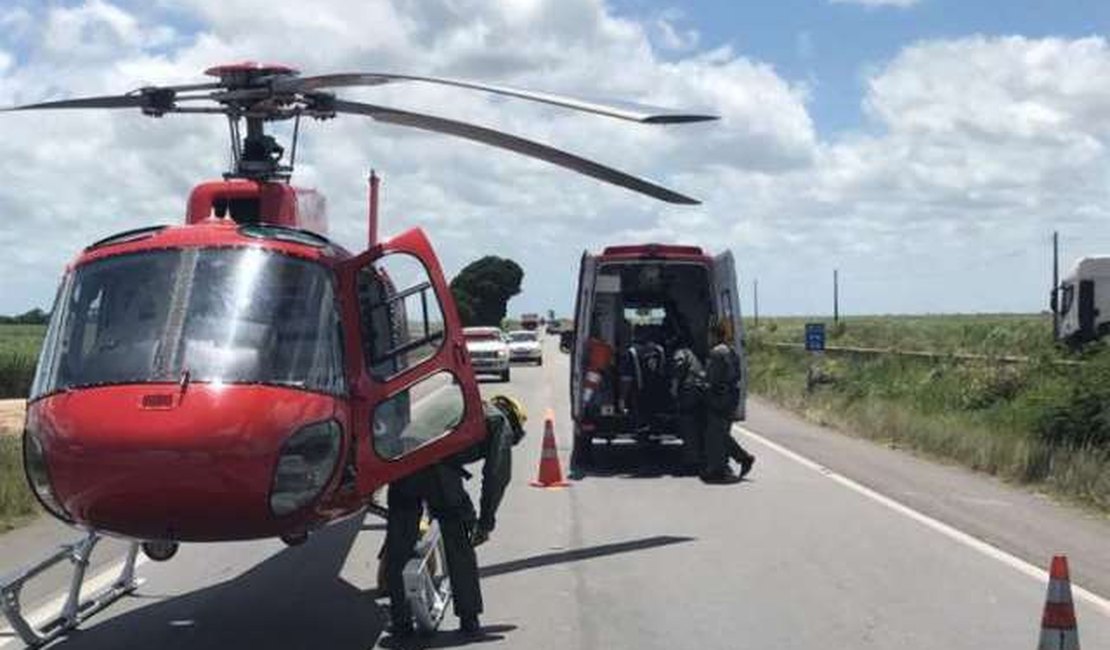 Colisão entre carros de passeio deixa quatro pessoas feridas na BR-101, em São Miguel dos Campos