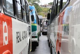 Rodoviários encerram greve, mas ônibus só retornam nesta quarta-feira